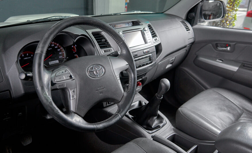 TOYOTA HILUX 3.0 TDI SRV 4×2 MT 2012