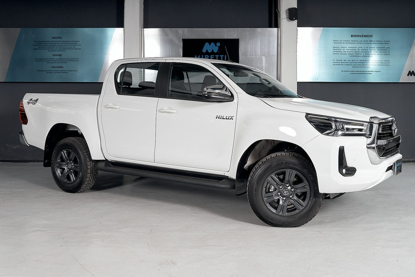 TOYOTA HILUX 2.8 TDI SRV 4X4 AT 0KM 2023 Miretti Autos ANDÁS BIEN