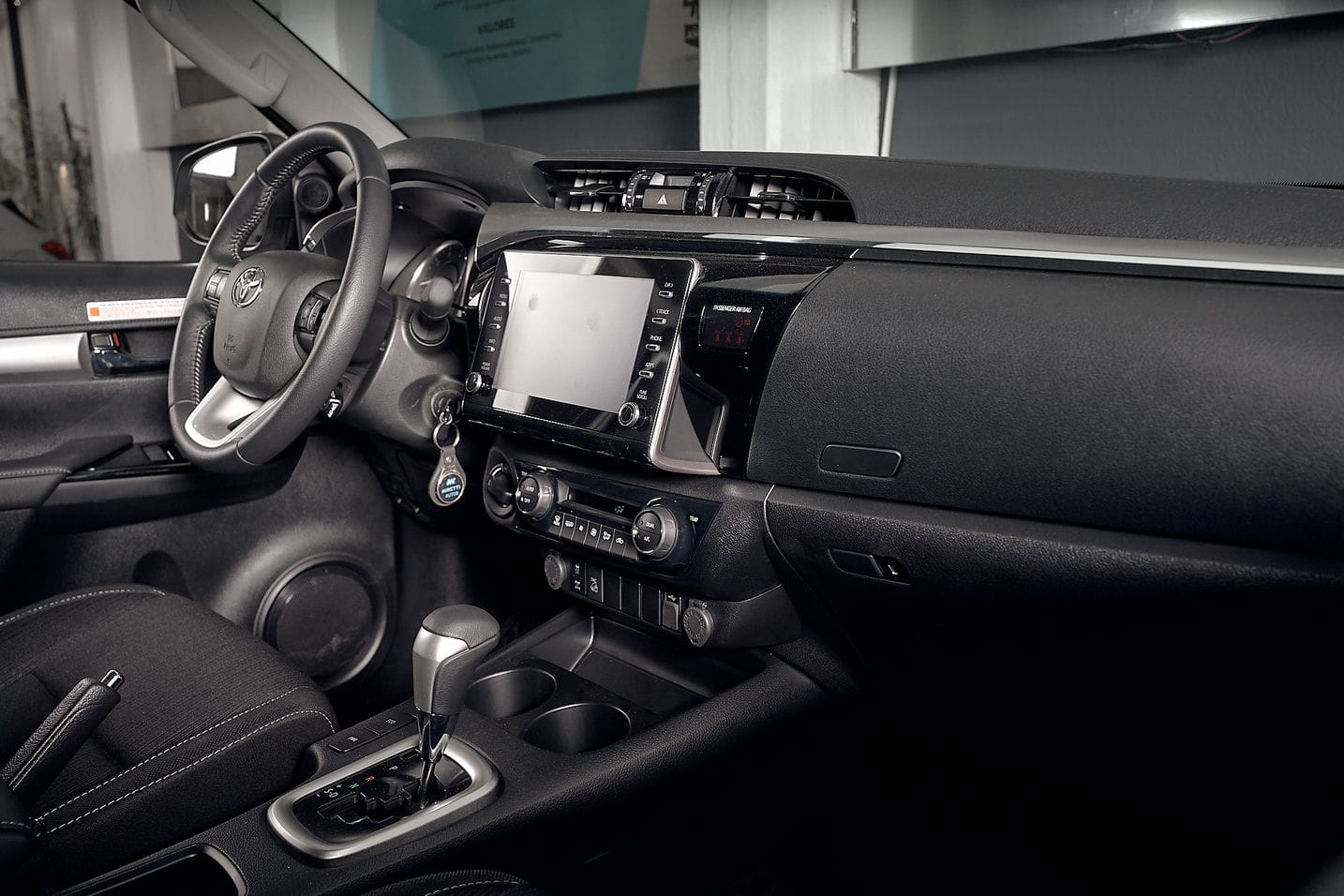 TOYOTA HILUX 2.8 TDI SRV 4X4 AT 0KM 2023 Miretti Autos ANDÁS BIEN